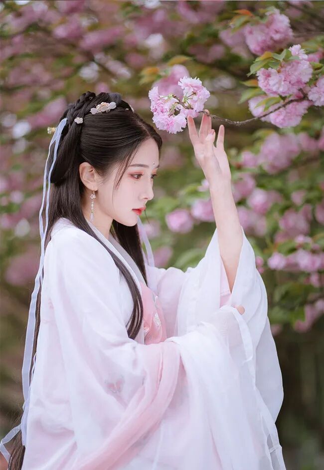 烦恼来自攀比，心静因为知足！