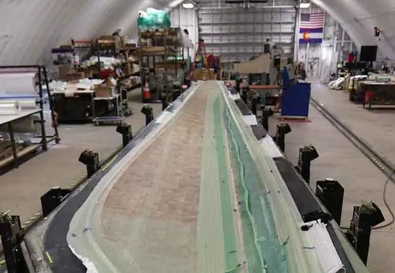 NREL 研究人员的 13 米热塑性叶片原型的一部分