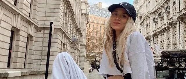 今秋的卫衣这样穿，时髦炸了！