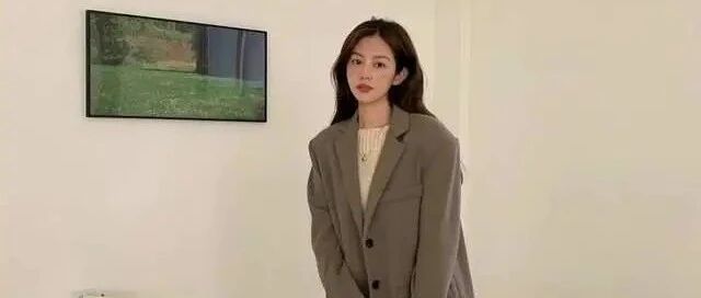 马丁靴早就过时了，今冬流行“奶奶靴”，时髦又显高，潮人都在穿