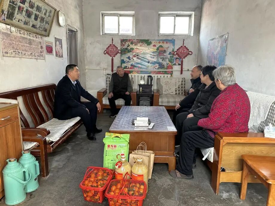 春节送温暖丨东平一滕医药公司开展春节走访慰问