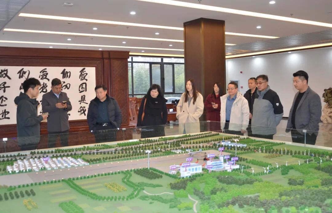 银川山东潍坊商会一行莅临一滕集团参观考察