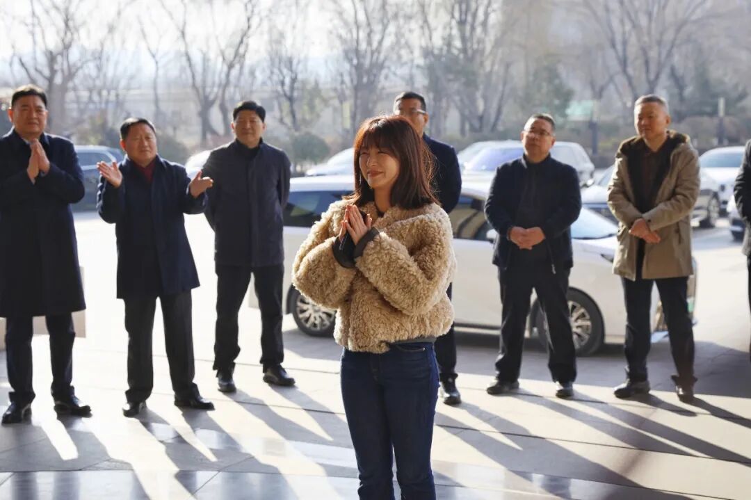 策马扬鞭启新程  奋楫笃行谱华章 ——   一滕集团举行大年初一团拜活动