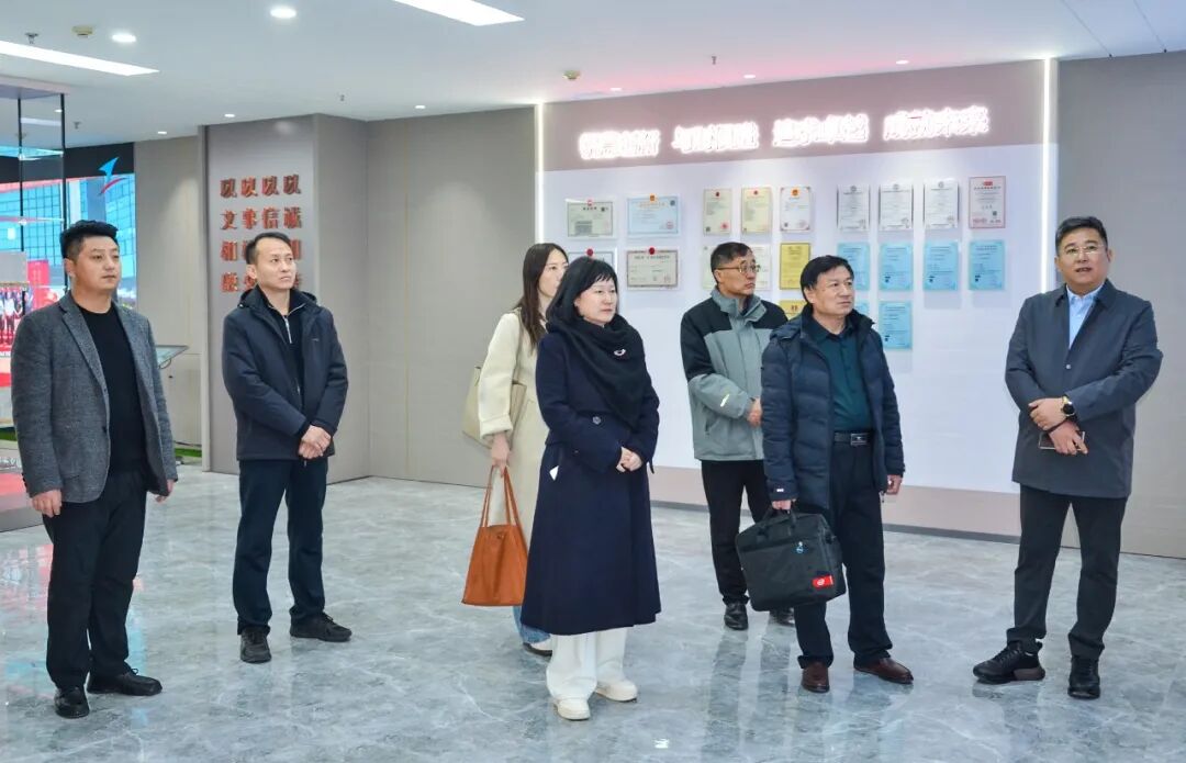 银川山东潍坊商会一行莅临一滕集团参观考察