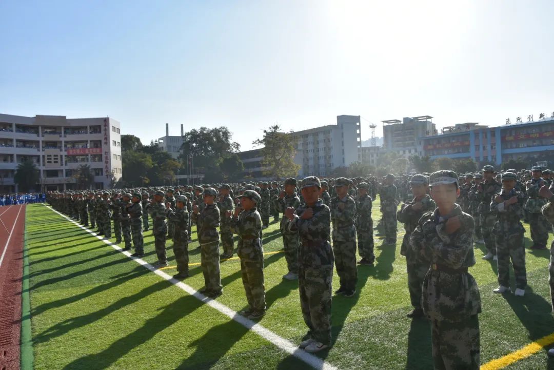 怀集一中举行2021年军训汇报表演暨结营仪式
