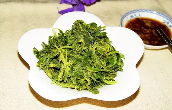 苋菜,则还包括了苋属小家庭中的不少野生兄弟,比如北方广布的反枝苋(a