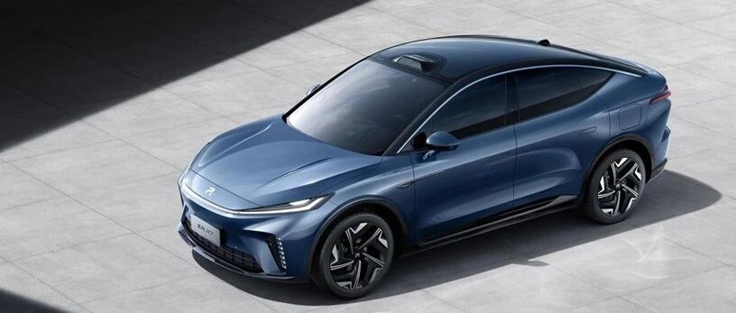 气势“飞凡”，极智高阶纯电SUV R7破局而来 | 寰球车评