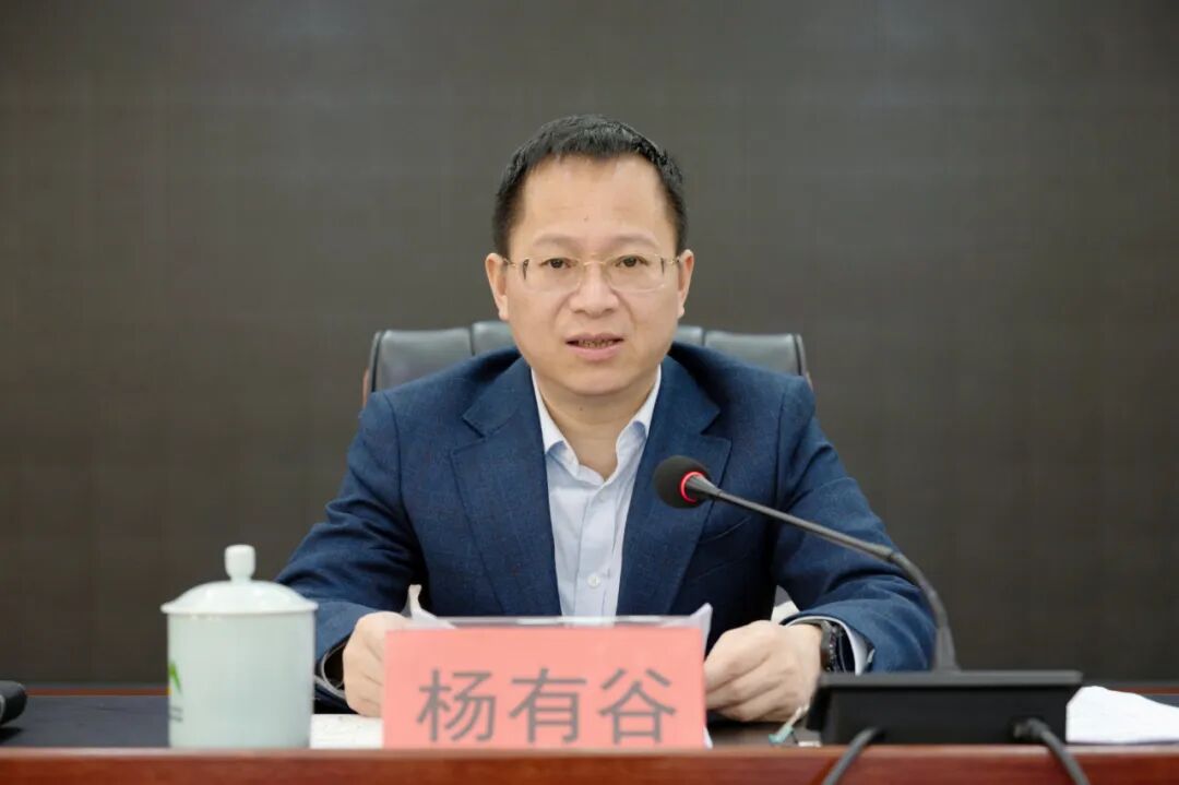 县领导尧金娣,彭民生,张晋等出席会议.县委副书记彭民生主持会议.