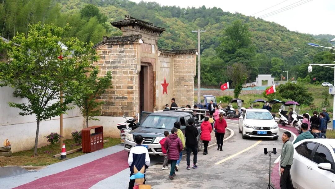 五一假期安远蔡坊掀起红色旅游热潮