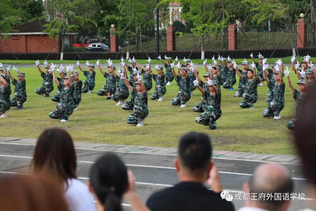 迷彩青春，与爱同行——成都王府外国语学校2021级初一新生训练营圆满结束