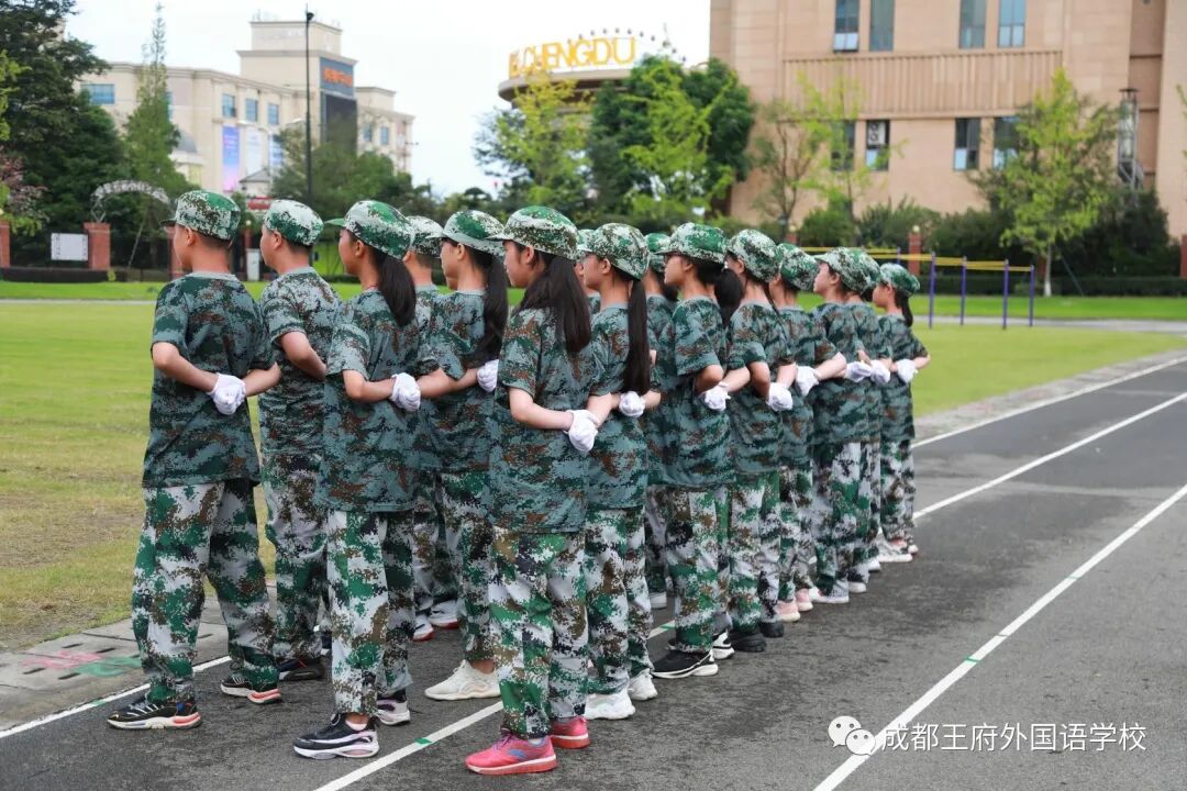 迷彩青春，与爱同行——成都王府外国语学校2021级初一新生训练营圆满结束