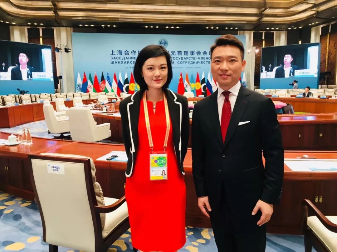 邹韵王冠何岩柯携央视高端访谈栏目组走进中国人民大学