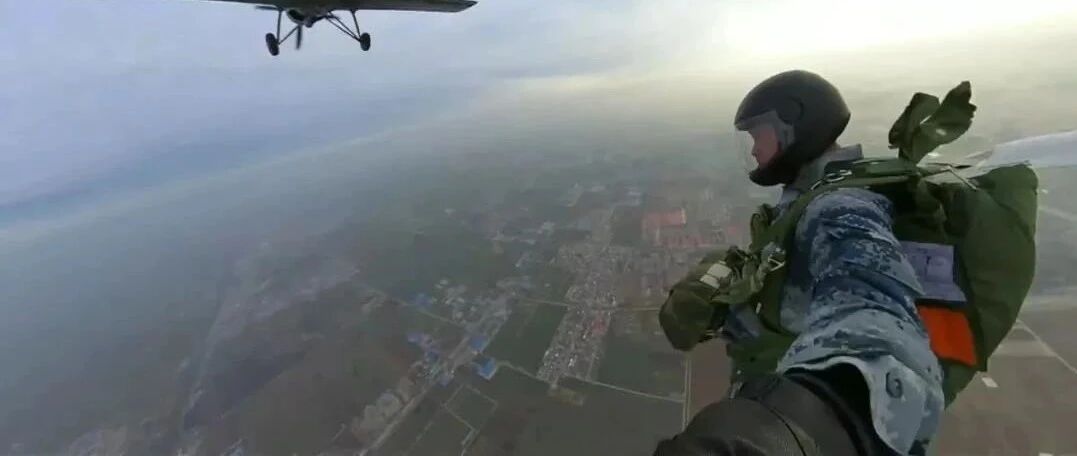 降落伞试跳员：每一次凌空而落，都可能是在用生命完成使命