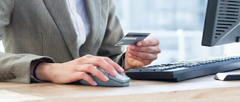 不小心给离职员工多发了工资，对方不愿退还，公司该如何维权？