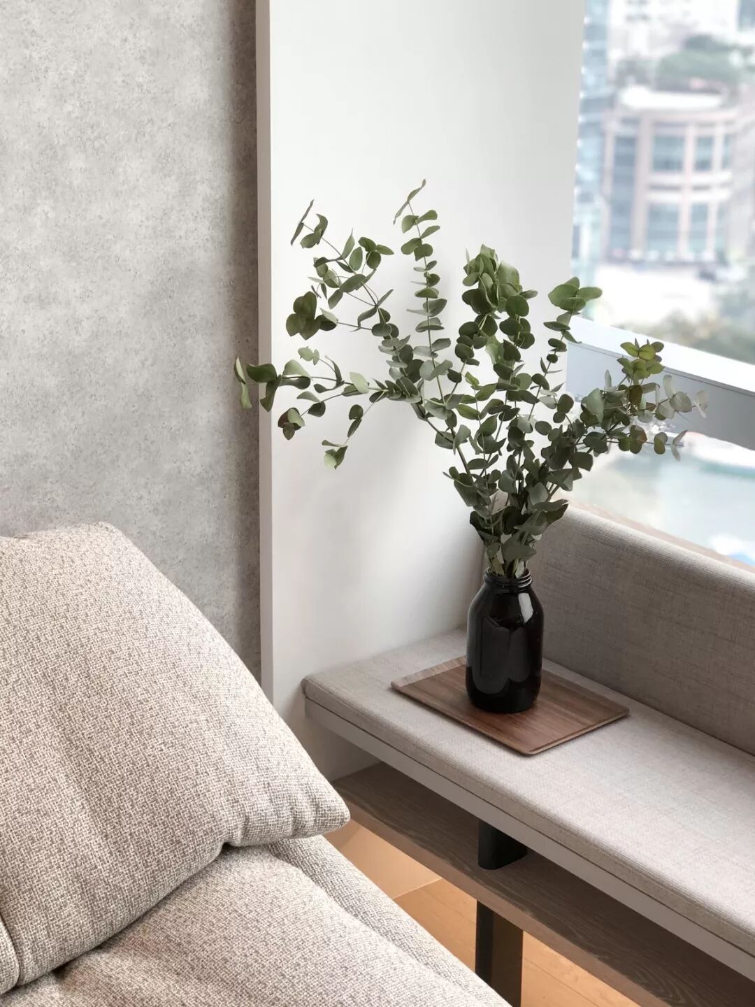 香港：窗外便是繁华的码头，屋内也是自然与舒适的气息