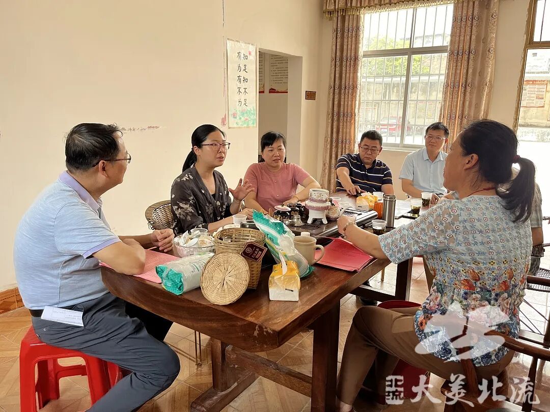 陈小凤到北流镇新城村督查指导移风易俗工作