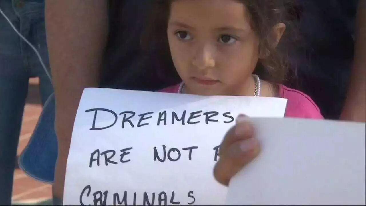 特朗普废除DACA移民计划！美国炸开锅 80万人梦碎