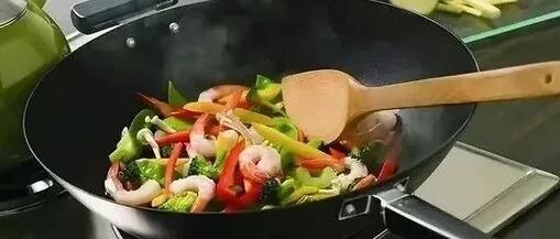 这起死亡病例让人后怕！一个炒菜习惯，正悄悄摧毁全家人的血管...