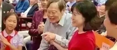 杨振宁百岁生日现场照公开！简单6句话传授长寿秘诀！一定要看！