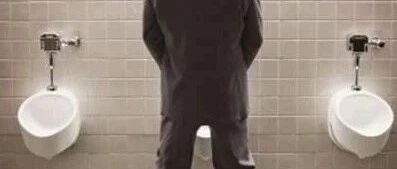 排尿很黄、异味很大？身体在向你“报告”这5件事