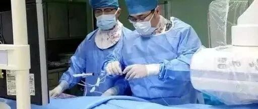 凌晨突发胸痛，32岁男子一个动作成功自救！医生提醒：记好这些关键时刻能救命