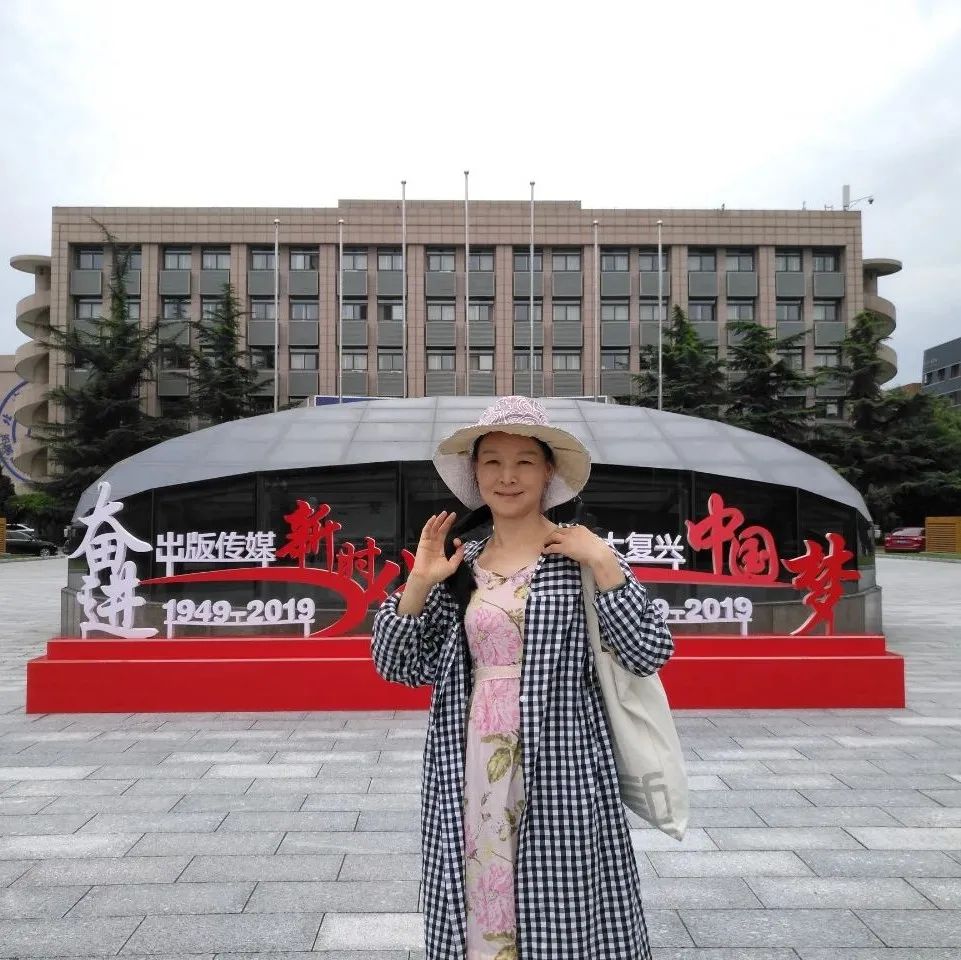 畫冊(cè)專業(yè)印刷_專業(yè)公司畫冊(cè)印刷_廣州專業(yè)藝術(shù)畫冊(cè)印刷