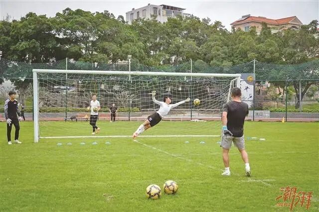 潮州足球队赴广州、梅州开展封闭式拉练。 邓梓洋 摄