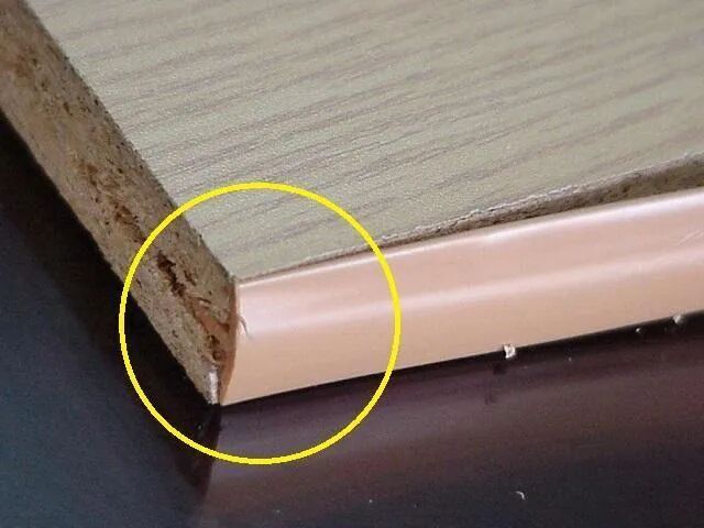 木工打柜也是同样的道理,有的木工甚至使用劣质胶水拼接木条与胶合板