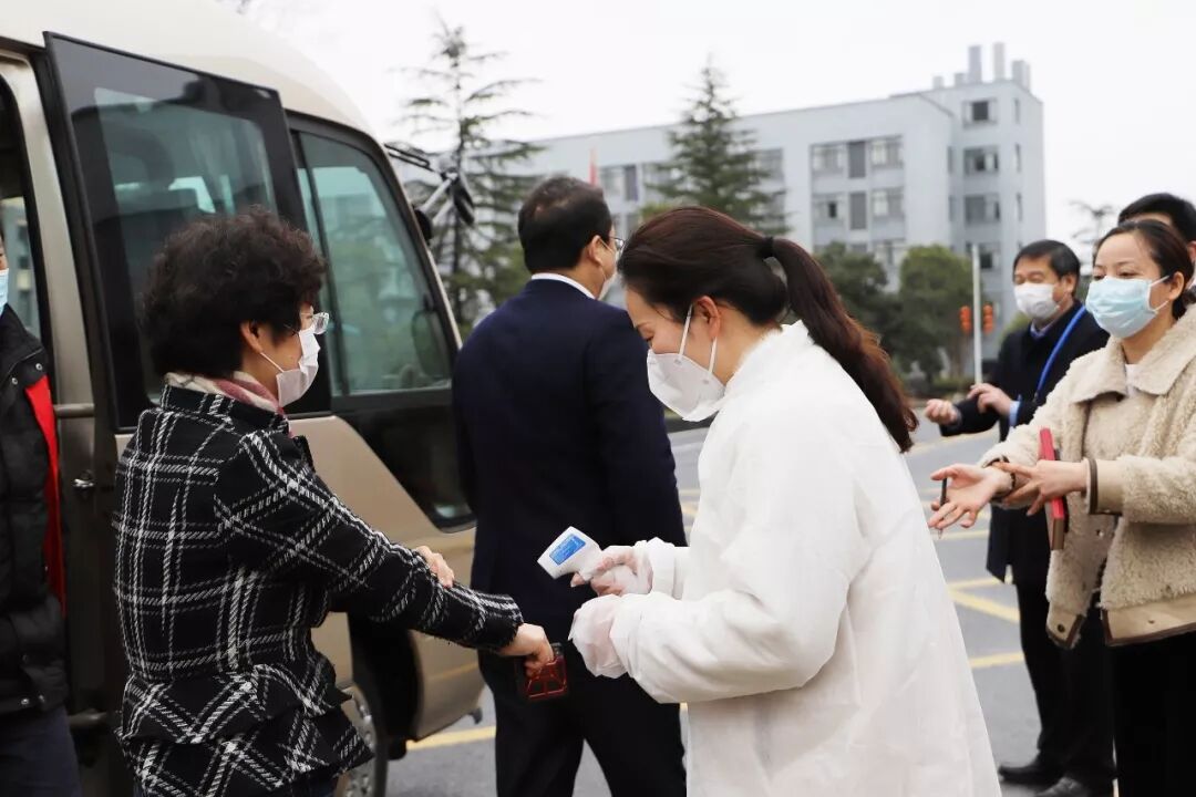 热点丨桐庐县委书记方毅调研千芝雅， 要求防控与复产“两手抓”