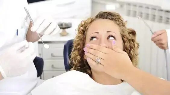 看牙医时，你真的知道伸进你嘴里的都是些什么吗？