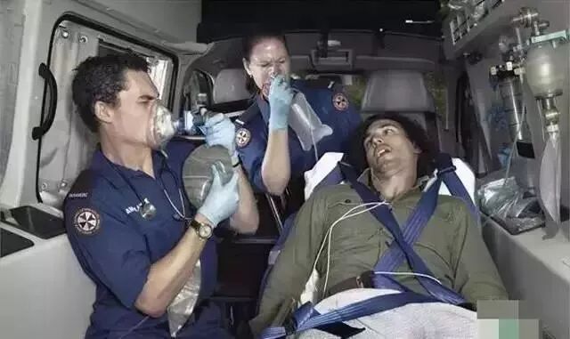 口腔创意广告还能这么玩？看完这篇文章赶紧去“救牙”