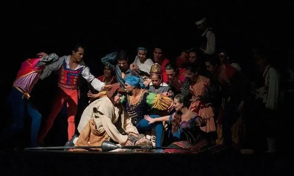 Gaul Stun Theatre. - Unruly master.