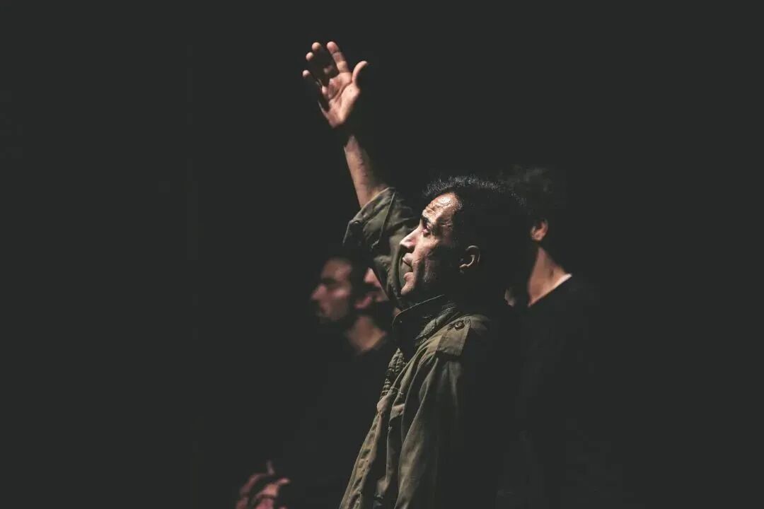 Gaul Stun Theatre. - Unruly master.