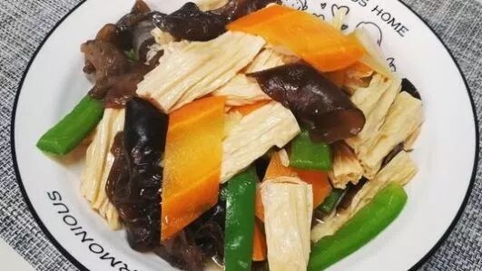 腐竹的吃法和做法 比肉还香的腐竹，4种家常做法，一遍学会营养美味，天天吃都不腻