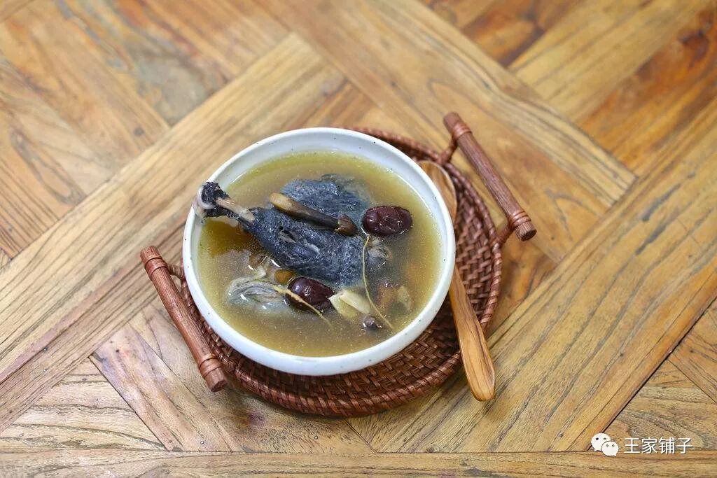 女人常吃花胶，滋阴养颜，补气健肾！