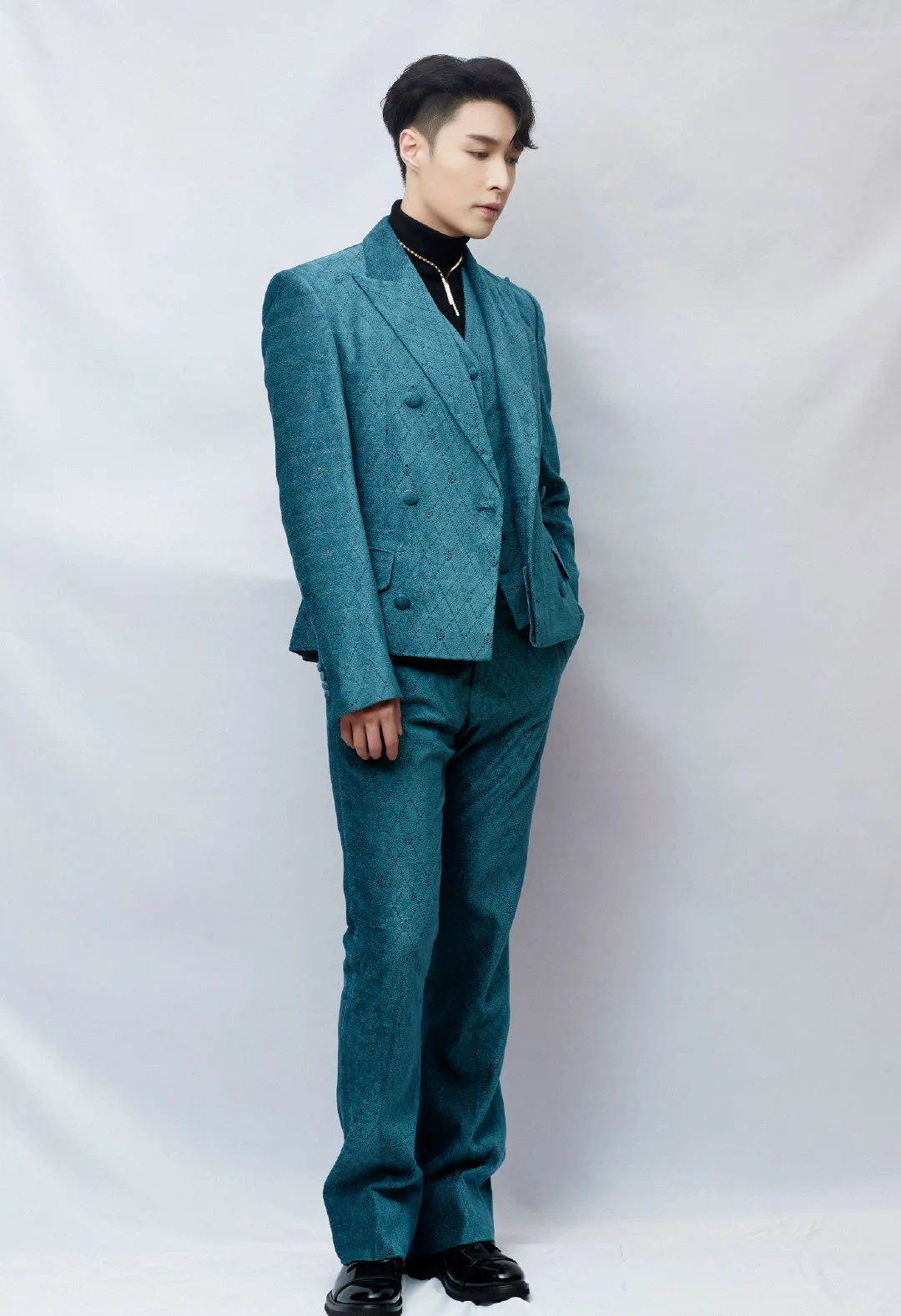 摩福男人展:男星穿搭丨盛夏也挡不住型格,他们何时变得这么惊艳? 摩福男人展:男星穿搭丨盛夏也挡不住型格,他们何时变得这么惊艳?