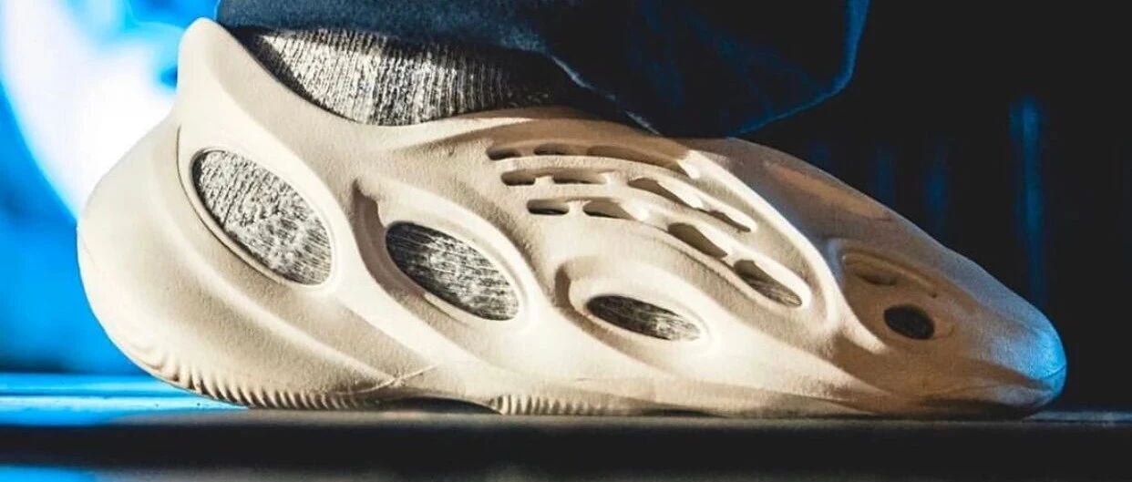 一鞋难求，为什么 Yeezy Foam Runner 能成为爆款？