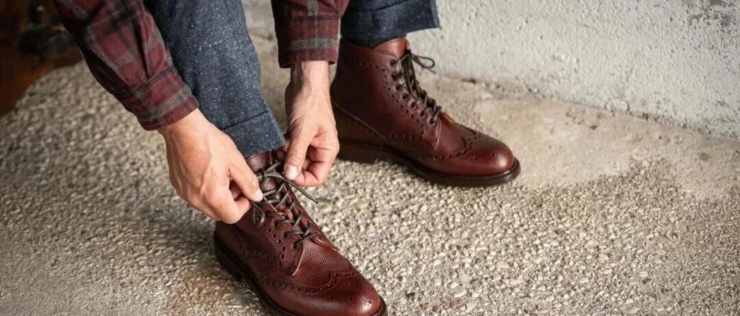 它可能是跟你的西装最般配的靴子
