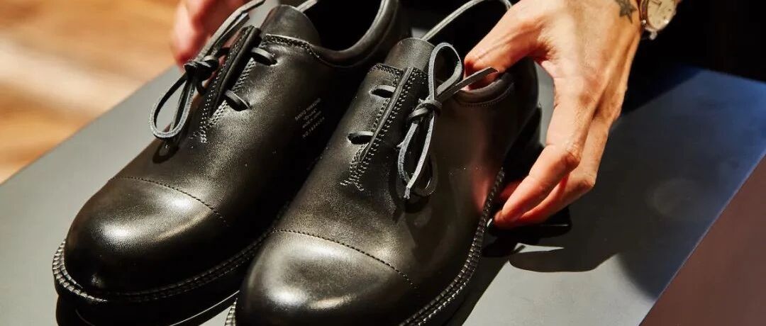 还别说，这么“古怪”的皮鞋，穿上你可能就不舍得脱下了