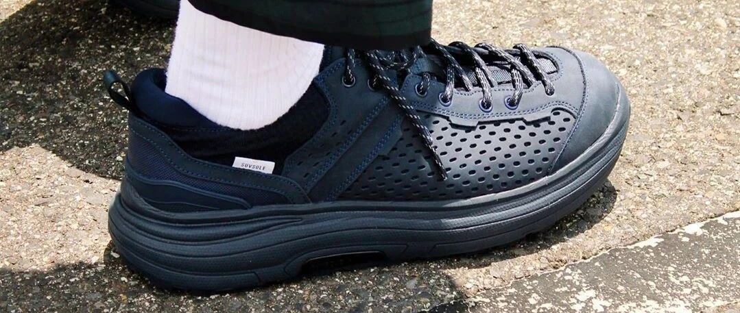 想找双“丑帅”的户外鞋穿穿，那就看看它