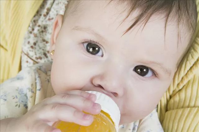 喝水多水中毒？喝水少腎結石？寶寶到底要喝多少水？ 健康 第7張