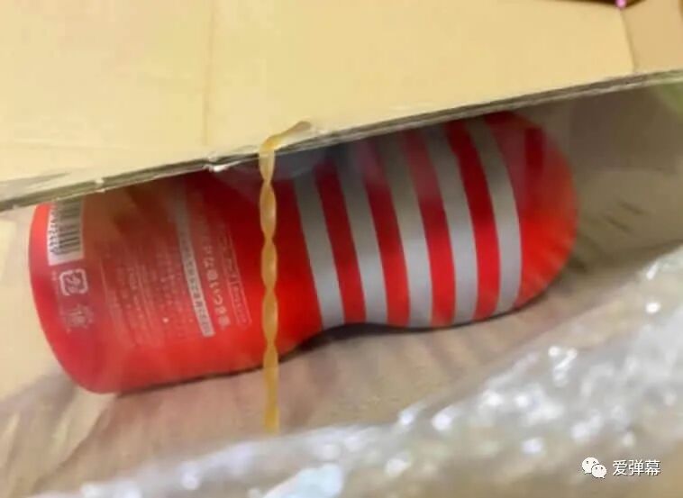 日本飞机杯品牌大全日本女网友莫名收到飞机杯~以为被变态狂盯上超害怕|蜜壶屋