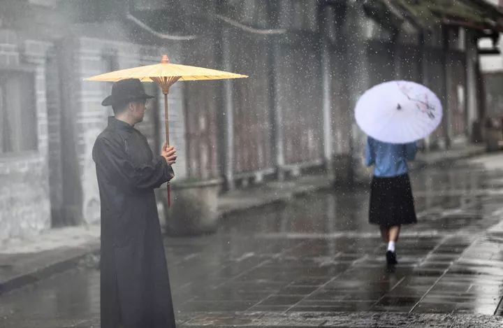 散文:雨夜漫步(外一篇)