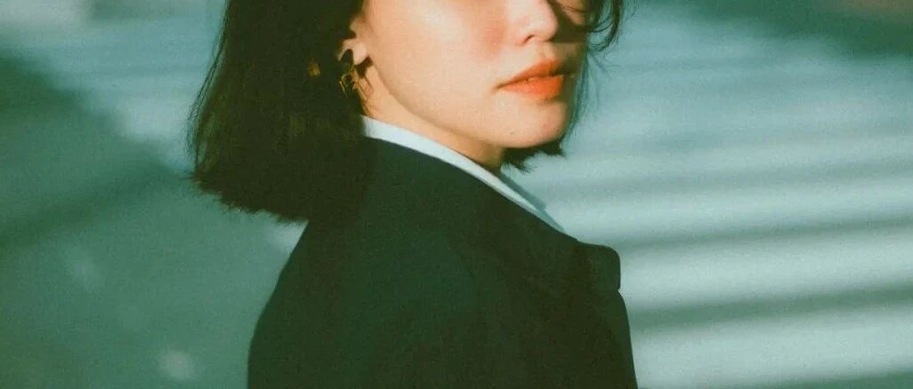 陈奕迅《孤勇者》一夜播放破2亿，霸榜背后：是一个普通女孩的英雄梦