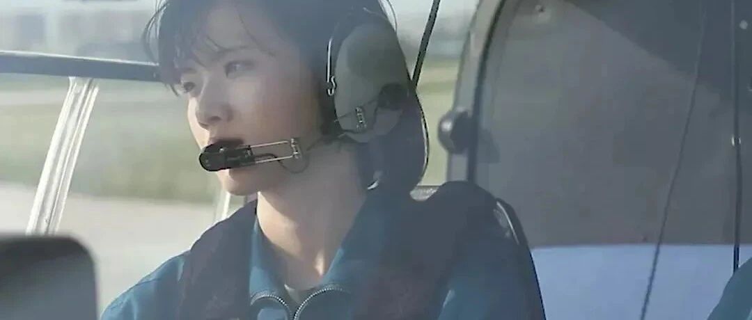 一露脸就惊艳1.2亿国人，这个开飞机登上《新闻联播》的小姐姐到底什么来头？