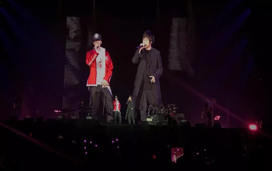 王力宏合唱 阿信担任王力宏演唱会嘉宾合唱《在梅边》，RAP阿信上线