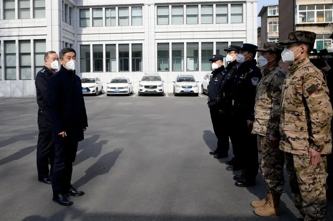 李伟看望慰问省公安厅机关春节期间坚守岗位民警辅警武警官兵