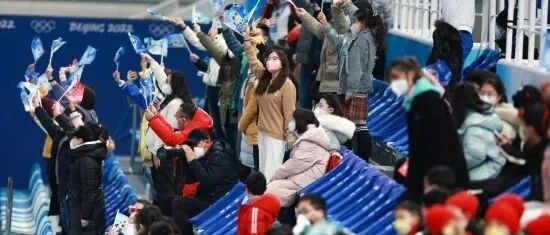 【Touch Beijing 双语新闻】北京冬奥会组织逾11万人次观众观赛、残疾人艺术团亮相延庆颁奖广场......
