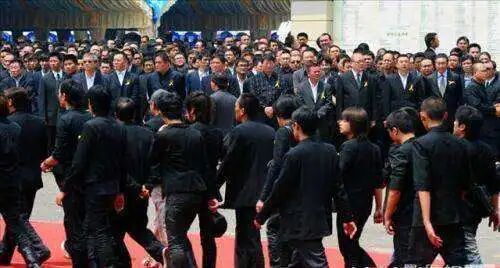 杉杉来了的丸子头怎么扎_欧来欧来欧来什么歌_向华强到底什么来头