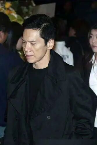 杉杉来了的丸子头怎么扎_向华强到底什么来头_欧来欧来欧来什么歌